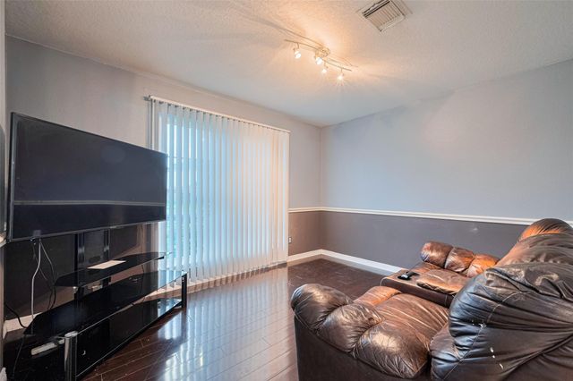 1822 Karsen Drive, Houston, TX 77049