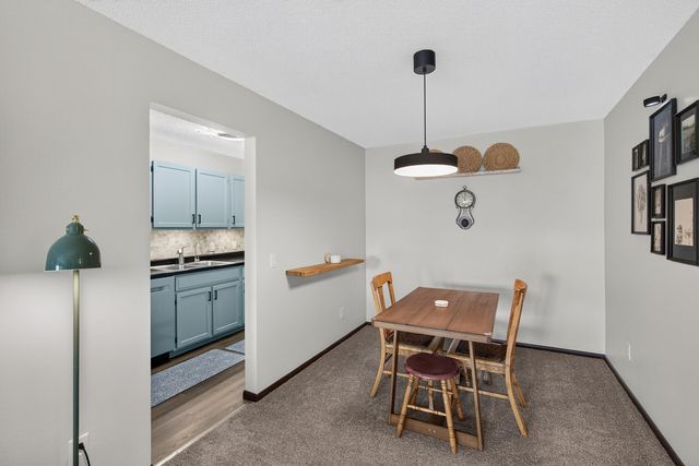 10311 Cedar Lake Road 313, Minnetonka, MN 55305