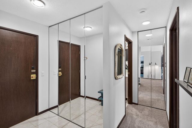10311 Cedar Lake Road 313, Minnetonka, MN 55305