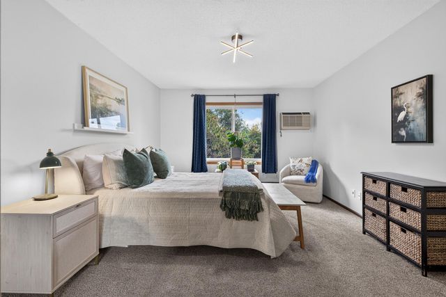 10311 Cedar Lake Road 313, Minnetonka, MN 55305