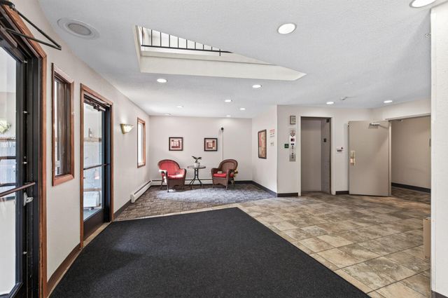 10311 Cedar Lake Road 313, Minnetonka, MN 55305