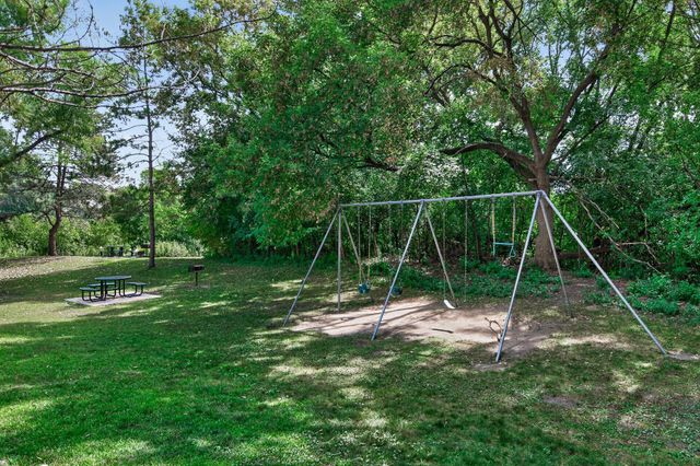 10311 Cedar Lake Road 313, Minnetonka, MN 55305