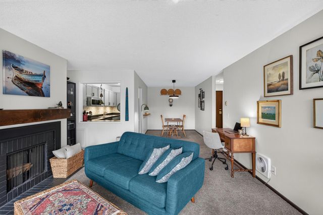 10311 Cedar Lake Road 313, Minnetonka, MN 55305