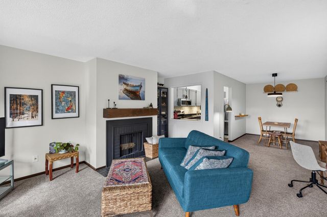 10311 Cedar Lake Road 313, Minnetonka, MN 55305