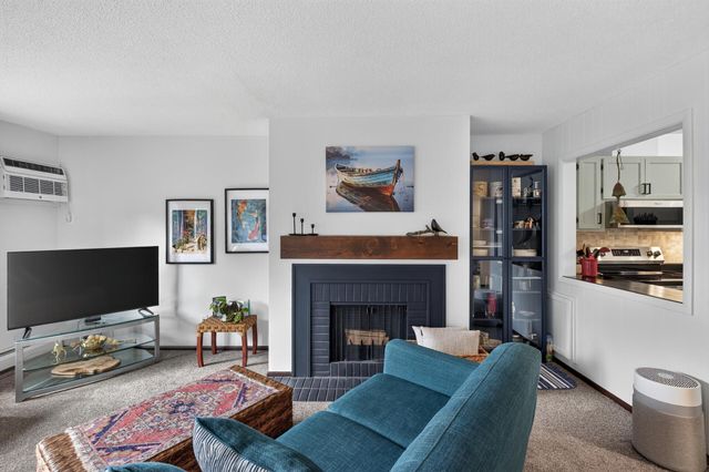 10311 Cedar Lake Road 313, Minnetonka, MN 55305