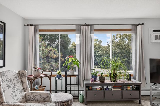 10311 Cedar Lake Road 313, Minnetonka, MN 55305
