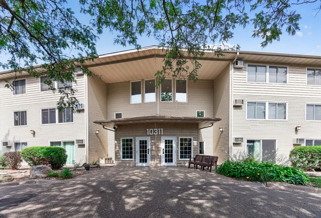10311 Cedar Lake Road 313, Minnetonka, MN 55305 — exterior