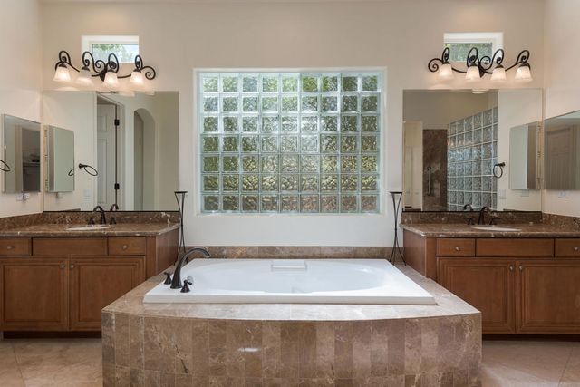 136 Royal Saint Georges Way, Rancho Mirage, CA 92270