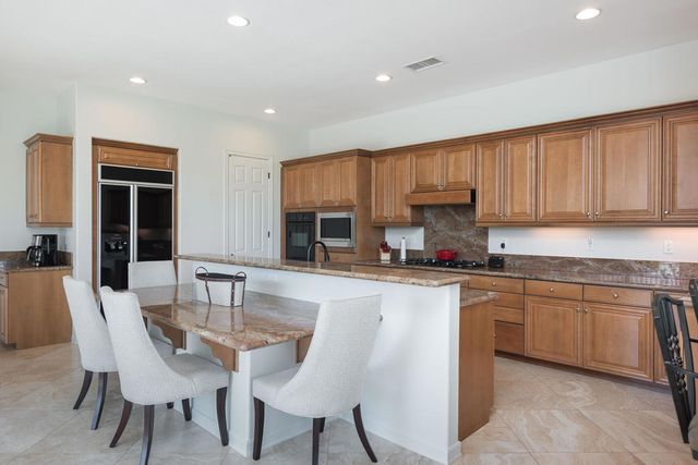 136 Royal Saint Georges Way, Rancho Mirage, CA 92270
