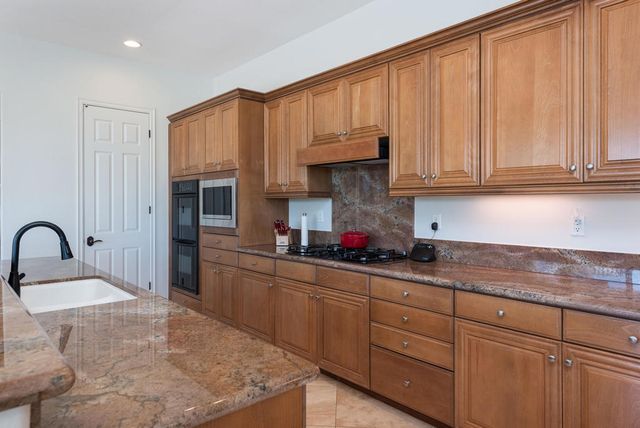 136 Royal Saint Georges Way, Rancho Mirage, CA 92270