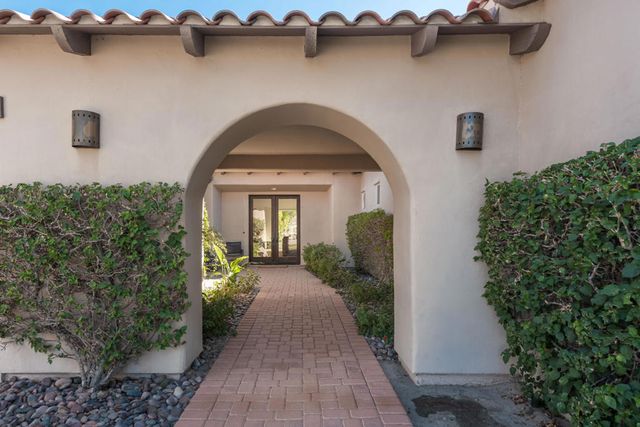 136 Royal Saint Georges Way, Rancho Mirage, CA 92270