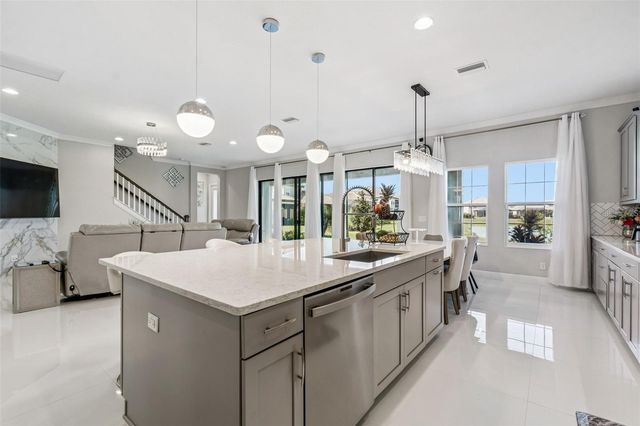 10863 RUSTIC TIMBER LOOP, San Antonio, FL 33576