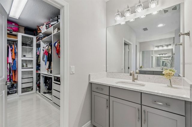 10863 RUSTIC TIMBER LOOP, San Antonio, FL 33576