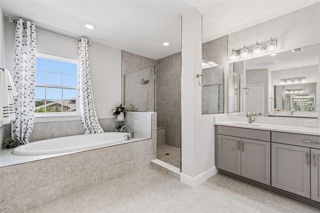 10863 RUSTIC TIMBER LOOP, San Antonio, FL 33576