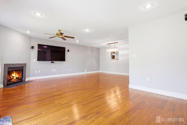 8 Ashley Court, Franklin Twsp, NJ 08873