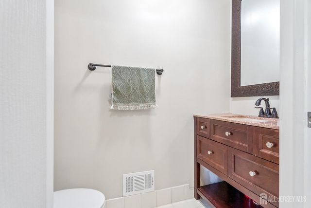 8 Ashley Court, Franklin Twsp, NJ 08873