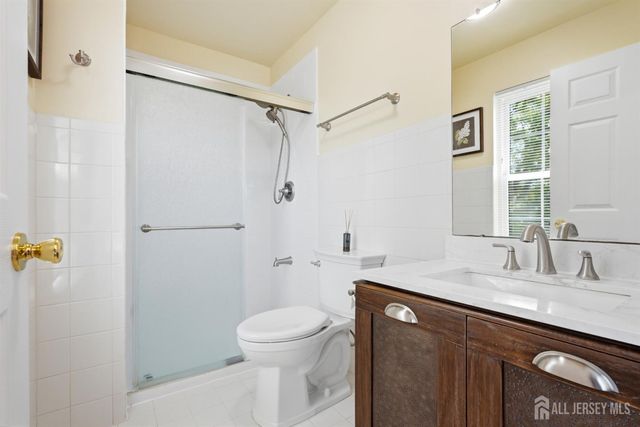 8 Ashley Court, Franklin Twsp, NJ 08873
