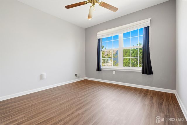 8 Ashley Court, Franklin Twsp, NJ 08873