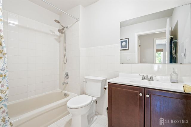 8 Ashley Court, Franklin Twsp, NJ 08873