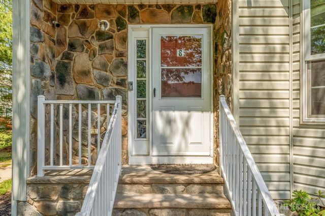 8 Ashley Court, Franklin Twsp, NJ 08873