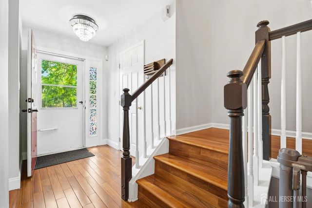 8 Ashley Court, Franklin Twsp, NJ 08873
