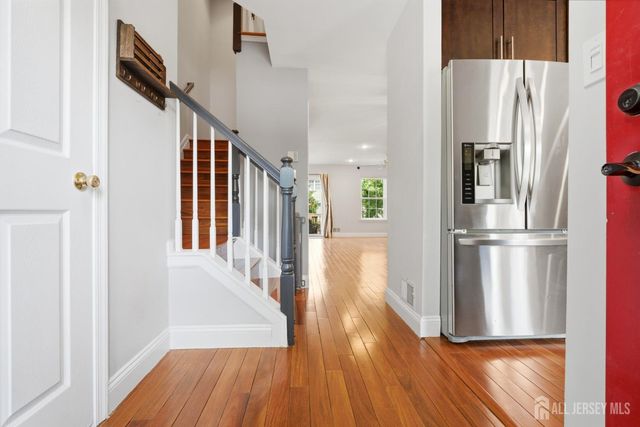 8 Ashley Court, Franklin Twsp, NJ 08873