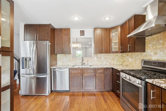 8 Ashley Court, Franklin Twsp, NJ 08873