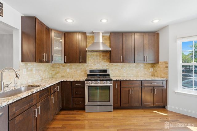 8 Ashley Court, Franklin Twsp, NJ 08873