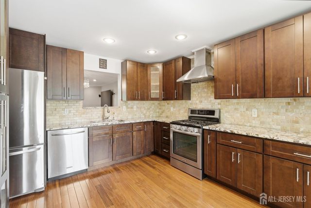 8 Ashley Court, Franklin Twsp, NJ 08873