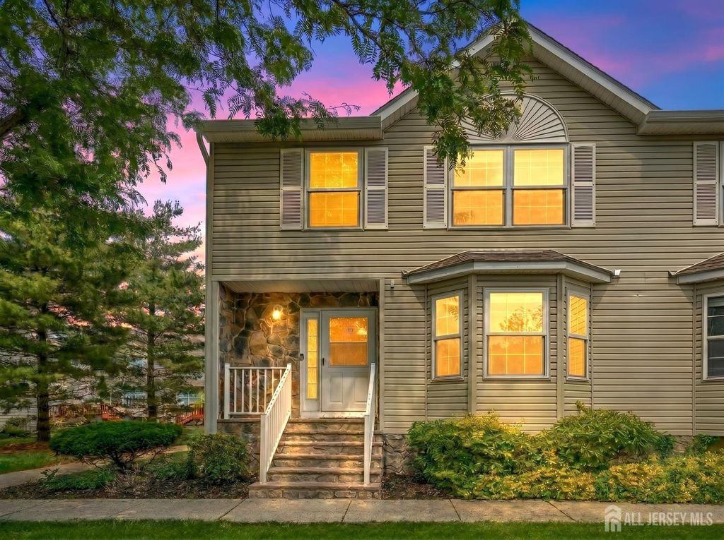 8 Ashley Court, Franklin Twsp, NJ 08873