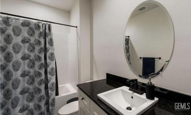 9713 Blountsville, Bakersfield, CA 93311