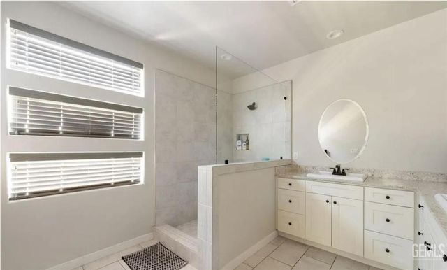 9713 Blountsville, Bakersfield, CA 93311