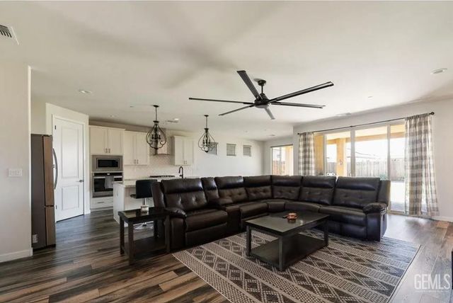 9713 Blountsville, Bakersfield, CA 93311