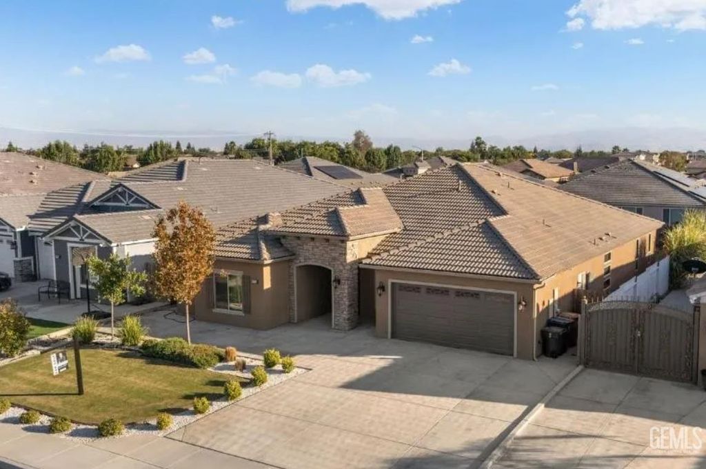 9713 Blountsville, Bakersfield, CA 93311