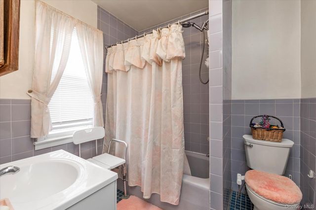 173 Cleveland Avenue, Mineola, NY 11501