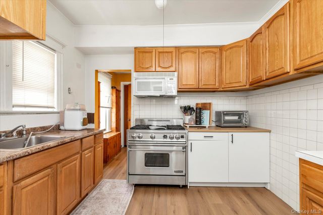 173 Cleveland Avenue, Mineola, NY 11501