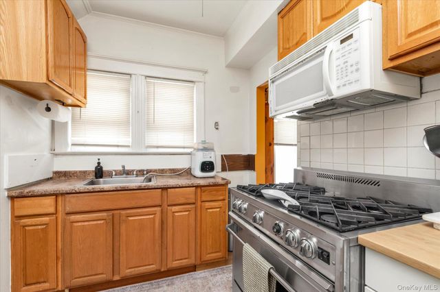 173 Cleveland Avenue, Mineola, NY 11501