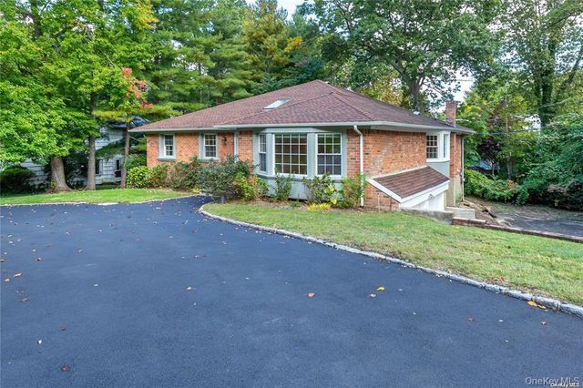 114 Tara Drive, East Hills, NY 11576