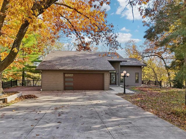 N5620 Thunderbird Road, Portage, WI 53901