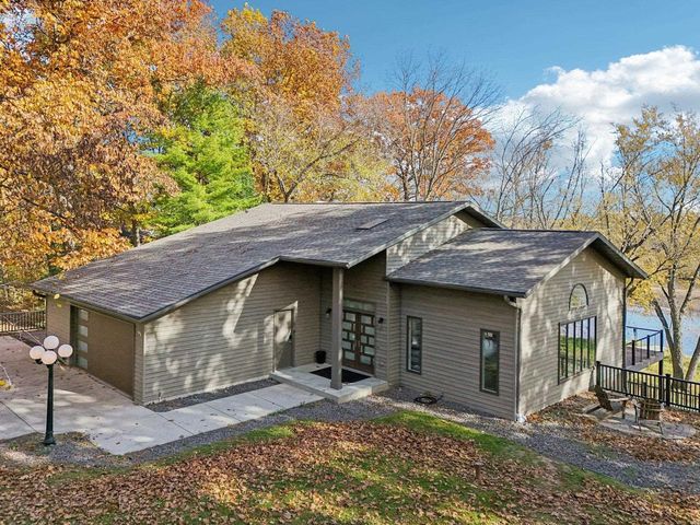 N5620 Thunderbird Road, Portage, WI 53901