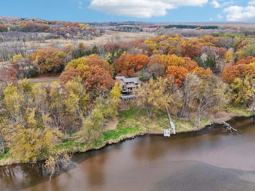 N5620 Thunderbird Road, Portage, WI 53901