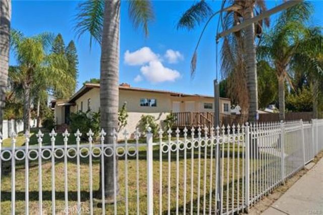 7958 Tampa, Reseda, CA 91335