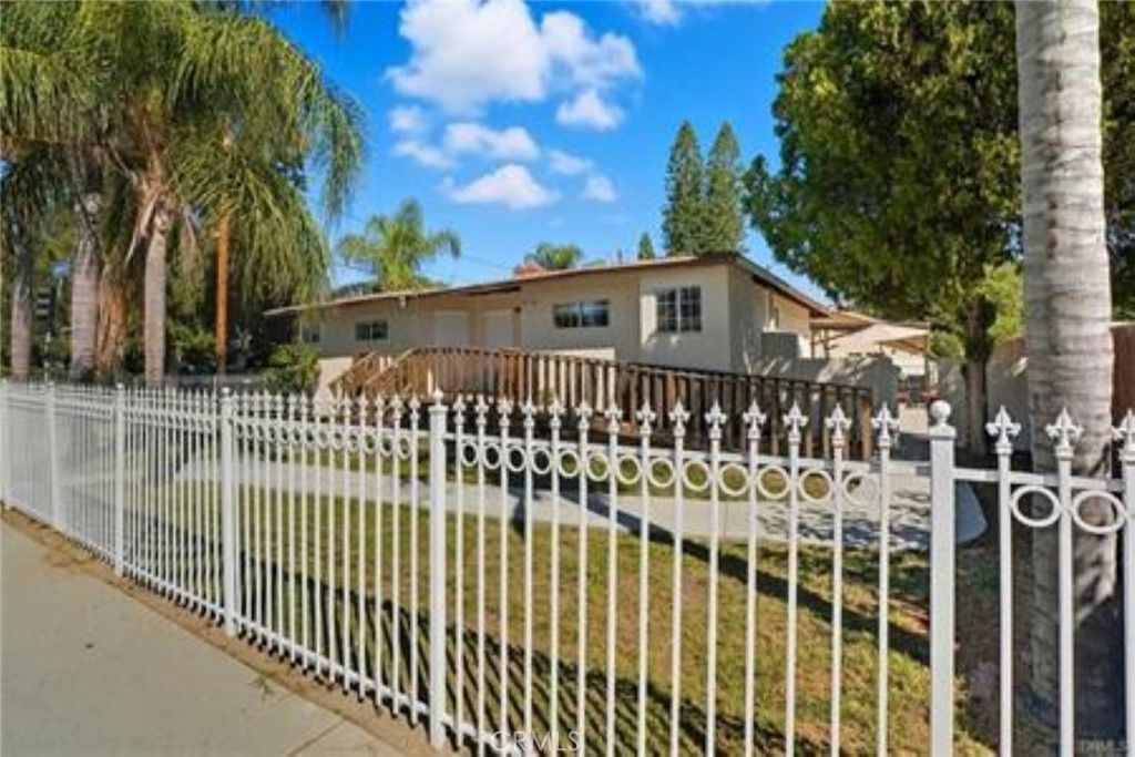 7958 Tampa, Reseda, CA 91335