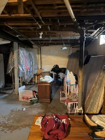 8426 Auburn Street, Detroit, MI 48228