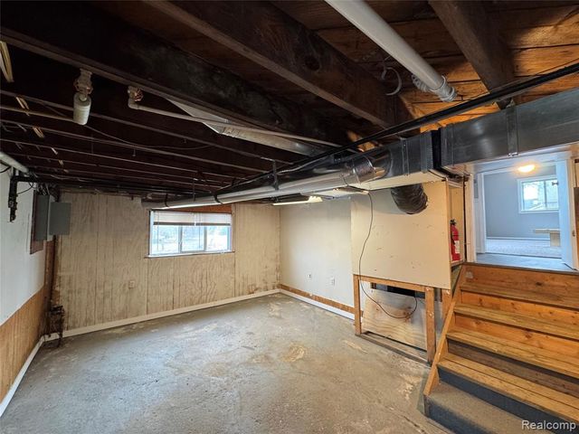 3165 Alpine Road, Troy, MI 48084