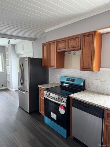 3165 Alpine Road, Troy, MI 48084