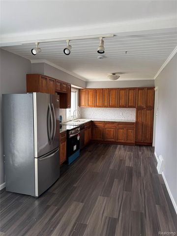 3165 Alpine Road, Troy, MI 48084