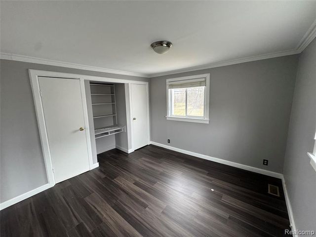 3165 Alpine Road, Troy, MI 48084