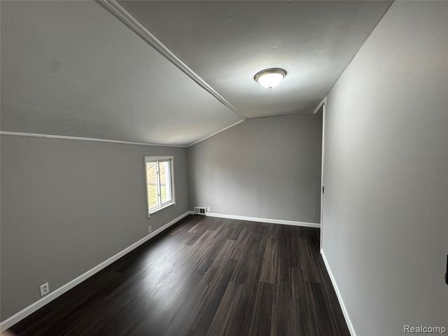 3165 Alpine Road, Troy, MI 48084