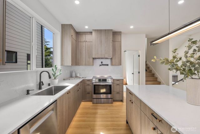 931 N 87th Street, Seattle, WA 98103